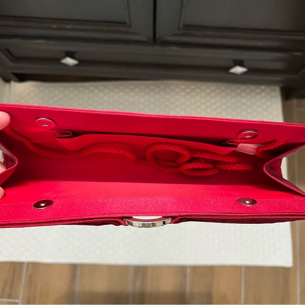 Elegant purse with strap inside - Picture 2 of 2